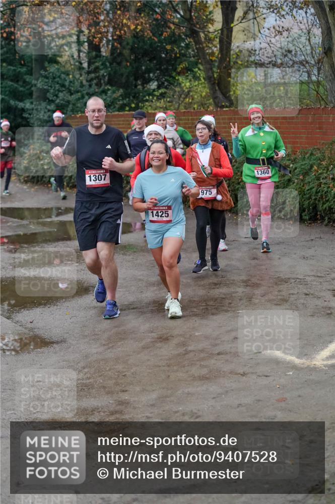 07.12.2025 - St. Pauli X-Mass-Run No. 15 Michael Burmester http://msf.ph/oto/9407528 07.12.2025 09:42:02 Laufen 1307, 5, 1425, 975, 1360 meine-sportfotos.de