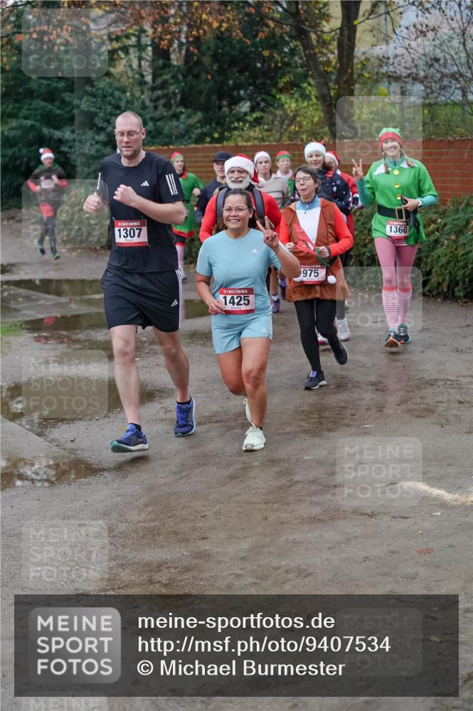 07.12.2025 - St. Pauli X-Mass-Run No. 15 Michael Burmester http://msf.ph/oto/9407534 07.12.2025 09:42:02 Laufen 1307, 1425, 975, 1360 meine-sportfotos.de