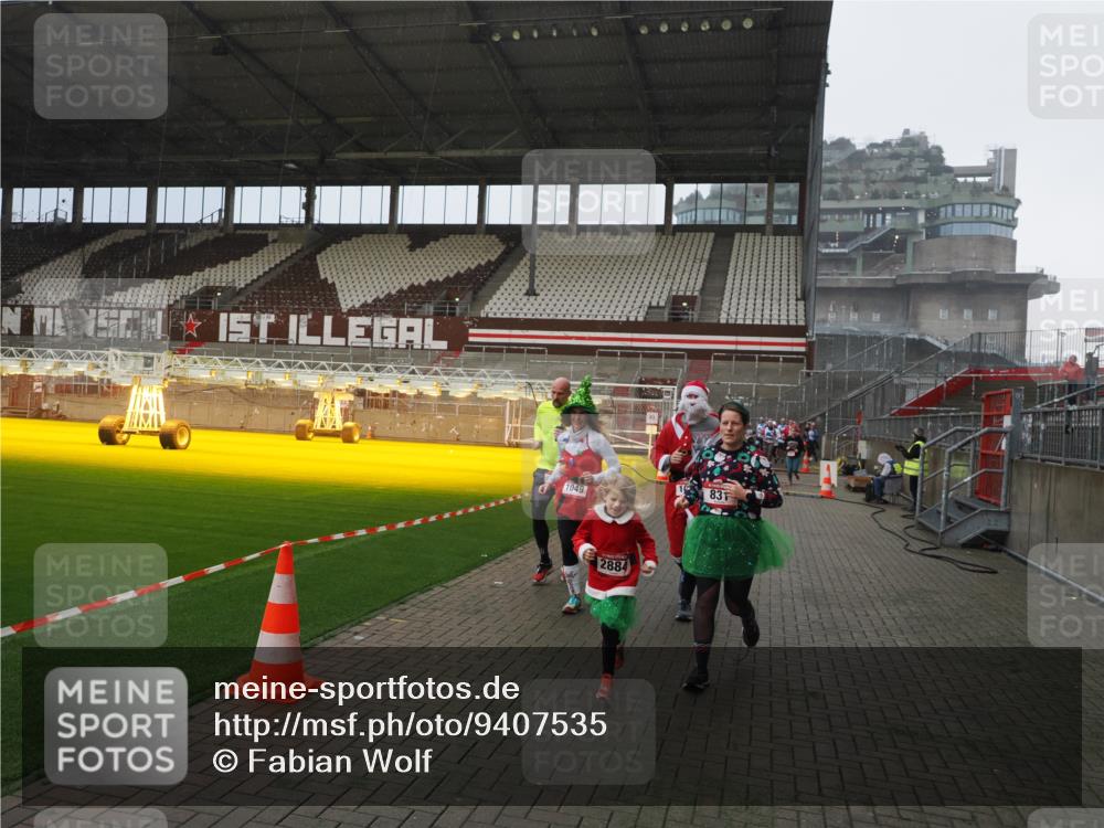 07.12.2025 - St. Pauli X-Mass-Run No. 15 Fabian Wolf http://msf.ph/oto/9407535 07.12.2025 11:05:39 Ziel 199, 831, 1046, 1049, 1196, 1311, 1840, 1841, 2006, 2254, 2884 meine-sportfotos.de