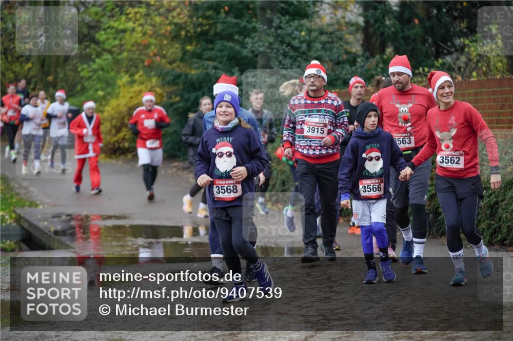 07.12.2025 - St. Pauli X-Mass-Run No. 15 Michael Burmester http://msf.ph/oto/9407539 07.12.2025 11:24:57 Laufen 15, 3568, 3915, 3915, 00, 563, 15, 3562, 3566 meine-sportfotos.de