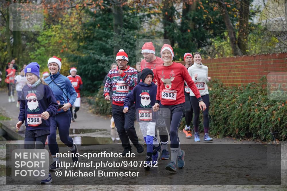 07.12.2025 - St. Pauli X-Mass-Run No. 15 Michael Burmester http://msf.ph/oto/9407542 07.12.2025 11:24:58 Laufen 5, 3568, 3915, 15, 3566, 6, 2798, 36, 3562 meine-sportfotos.de