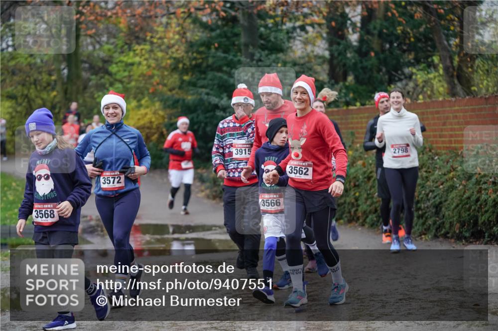 07.12.2025 - St. Pauli X-Mass-Run No. 15 Michael Burmester http://msf.ph/oto/9407551 07.12.2025 11:24:58 Laufen 3572, 15, 3568, 3915, 15, 3566, 3562, 2798 meine-sportfotos.de