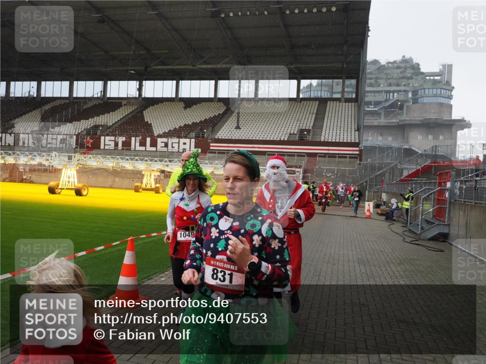 07.12.2025 - St. Pauli X-Mass-Run No. 15 Fabian Wolf http://msf.ph/oto/9407553 07.12.2025 11:05:40 Ziel 199, 831, 1046, 1049, 1196, 1311, 1840, 1841, 2006, 2254, 2884 meine-sportfotos.de