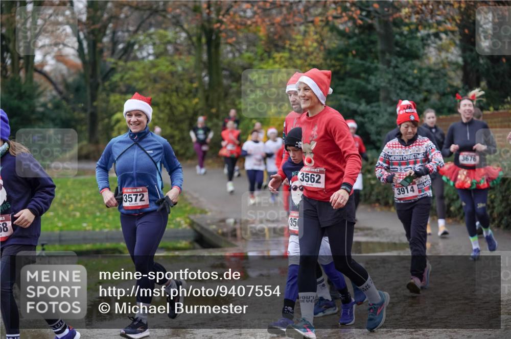 07.12.2025 - St. Pauli X-Mass-Run No. 15 Michael Burmester http://msf.ph/oto/9407554 07.12.2025 11:24:59 Laufen 15, 58, 15, 3572, 350, 3562, 3914, 3676 meine-sportfotos.de