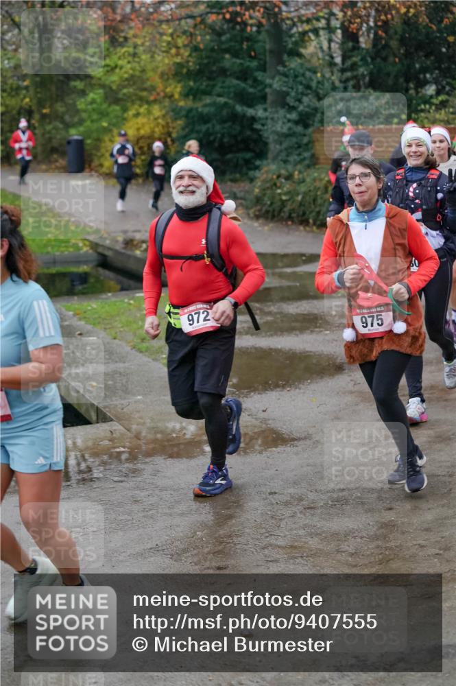 07.12.2025 - St. Pauli X-Mass-Run No. 15 Michael Burmester http://msf.ph/oto/9407555 07.12.2025 09:42:04 Laufen 972, 975 meine-sportfotos.de