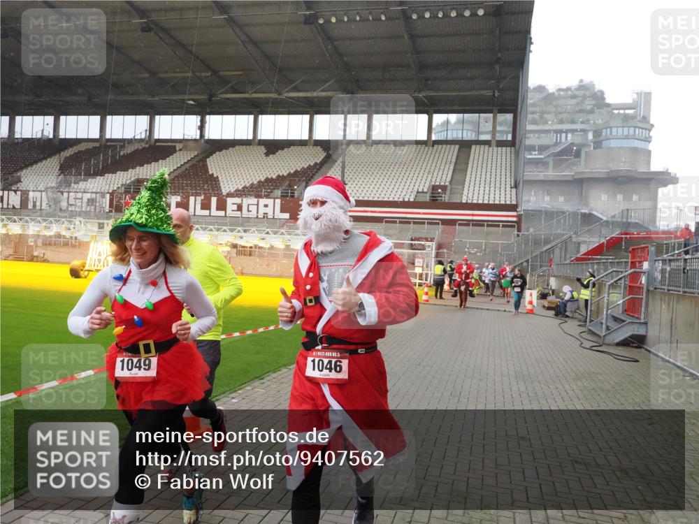 07.12.2025 - St. Pauli X-Mass-Run No. 15 Fabian Wolf http://msf.ph/oto/9407562 07.12.2025 11:05:41 Ziel 199, 831, 932, 1046, 1049, 1092, 1196, 1840, 1841, 2006, 2254, 2884 meine-sportfotos.de