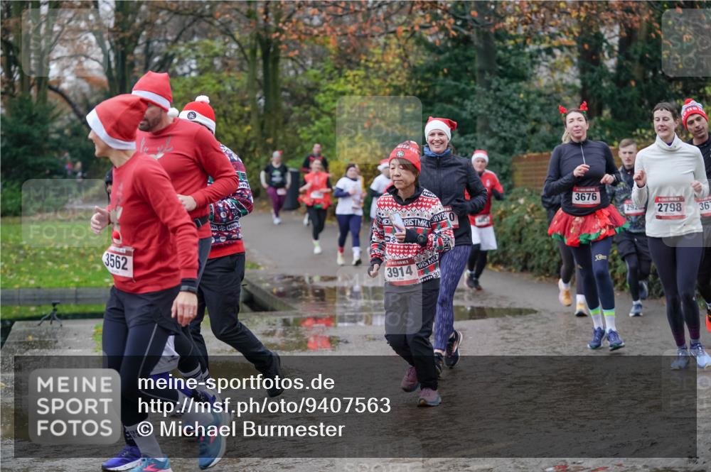 07.12.2025 - St. Pauli X-Mass-Run No. 15 Michael Burmester http://msf.ph/oto/9407563 07.12.2025 11:25:00 Laufen 3562, 3914, 3676, 29, 2798, 367 meine-sportfotos.de