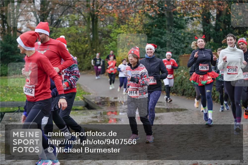07.12.2025 - St. Pauli X-Mass-Run No. 15 Michael Burmester http://msf.ph/oto/9407566 07.12.2025 11:25:00 Laufen 3562, 3914, 010, 888, 3676, 29, 2798, 367 meine-sportfotos.de