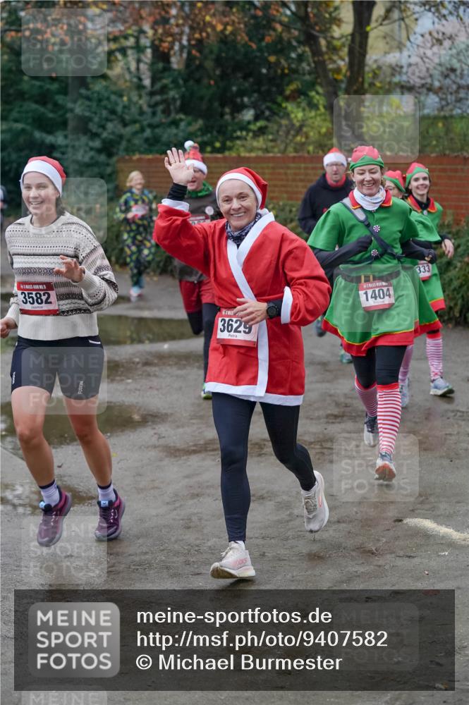 07.12.2025 - St. Pauli X-Mass-Run No. 15 Michael Burmester http://msf.ph/oto/9407582 07.12.2025 09:42:06 Laufen 3582, 3629, 1404, 333 meine-sportfotos.de