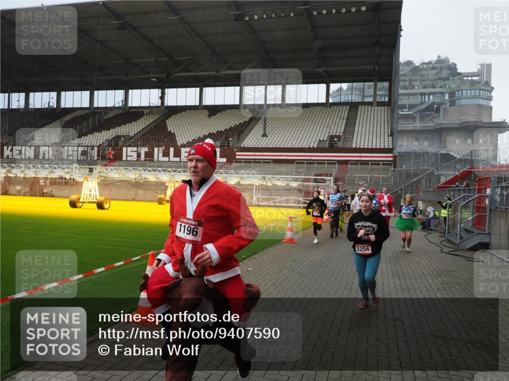 07.12.2025 - St. Pauli X-Mass-Run No. 15 Fabian Wolf http://msf.ph/oto/9407590 07.12.2025 11:05:47 Ziel 199, 831, 924, 925, 927, 929, 932, 973, 1046, 1049, 1092, 1196, 1208, 1428, 1432, 1840, 1841, 2006, 2254, 2884, 3272, 3278 meine-sportfotos.de