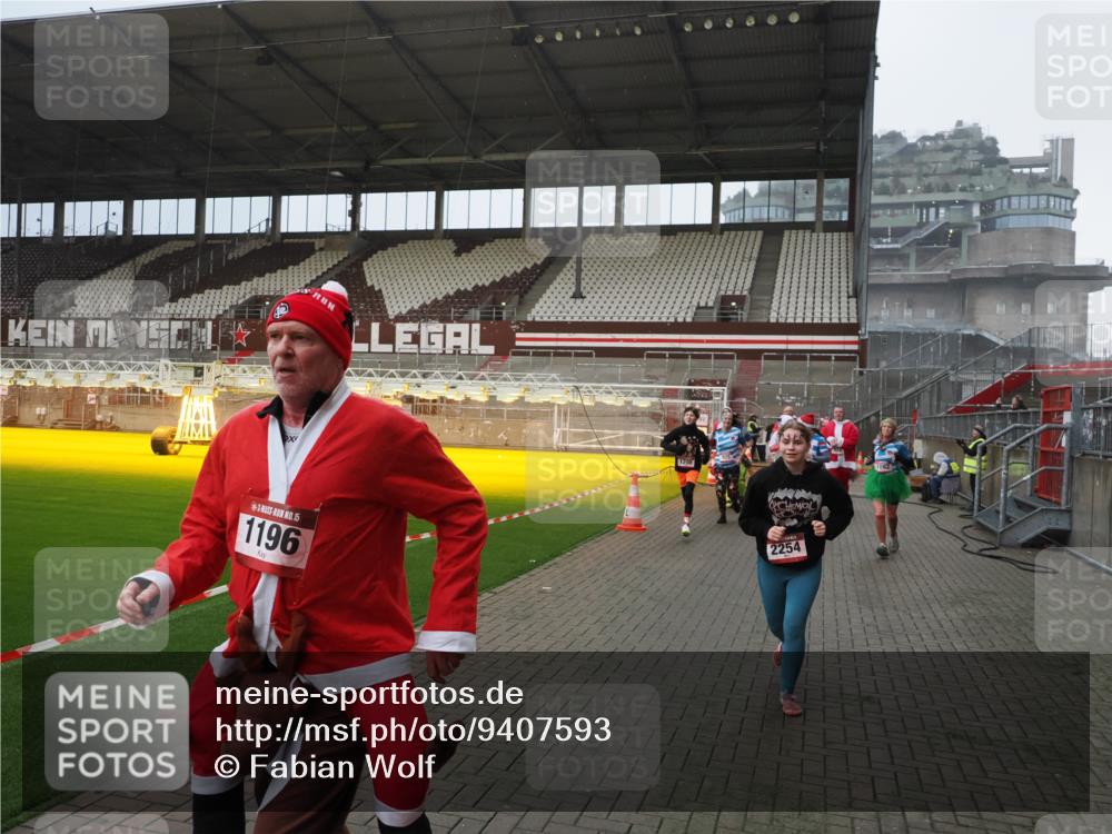 07.12.2025 - St. Pauli X-Mass-Run No. 15 Fabian Wolf http://msf.ph/oto/9407593 07.12.2025 11:05:47 Ziel 199, 831, 924, 925, 927, 929, 932, 973, 1046, 1049, 1092, 1196, 1208, 1428, 1432, 1840, 1841, 2006, 2254, 2884, 3272, 3278 meine-sportfotos.de