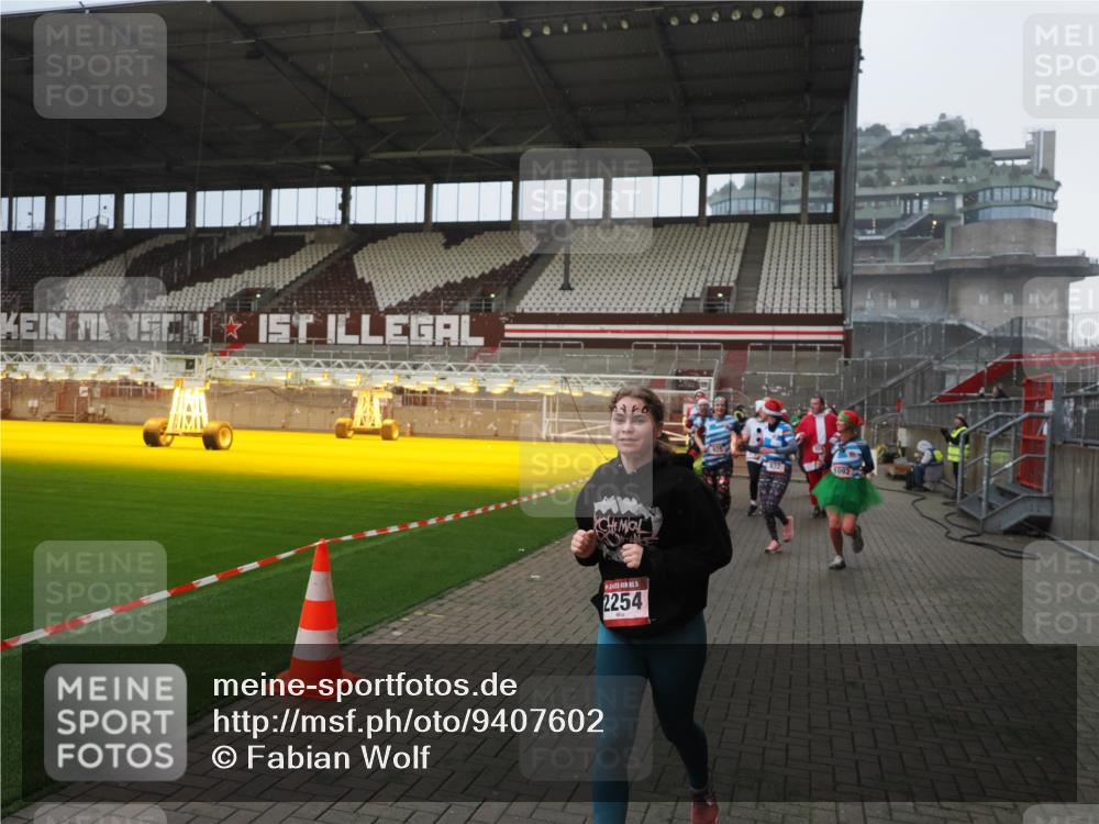 07.12.2025 - St. Pauli X-Mass-Run No. 15 Fabian Wolf http://msf.ph/oto/9407602 07.12.2025 11:05:48 Ziel 199, 831, 924, 925, 927, 929, 932, 973, 1046, 1049, 1092, 1196, 1208, 1428, 1432, 1840, 1841, 2006, 2254, 2884, 3272, 3278 meine-sportfotos.de