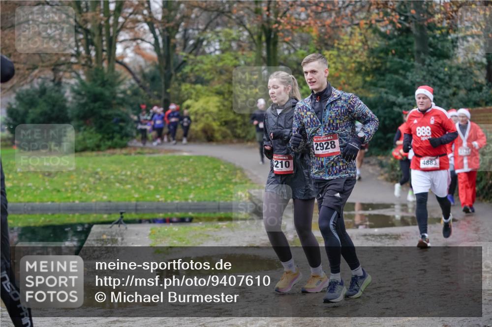 07.12.2025 - St. Pauli X-Mass-Run No. 15 Michael Burmester http://msf.ph/oto/9407610 07.12.2025 11:25:03 Laufen 210, 15, 2928, 888, 4883, 2120 meine-sportfotos.de