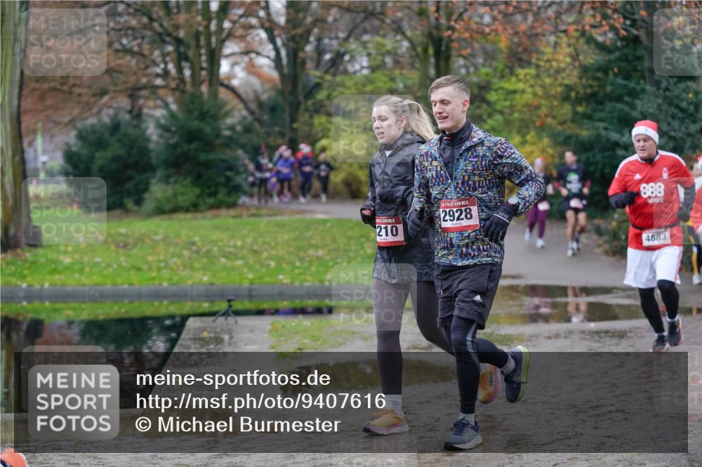 07.12.2025 - St. Pauli X-Mass-Run No. 15 Michael Burmester http://msf.ph/oto/9407616 07.12.2025 11:25:03 Laufen 20, 15, 210, 15, 2928, 710, 888, 4883 meine-sportfotos.de