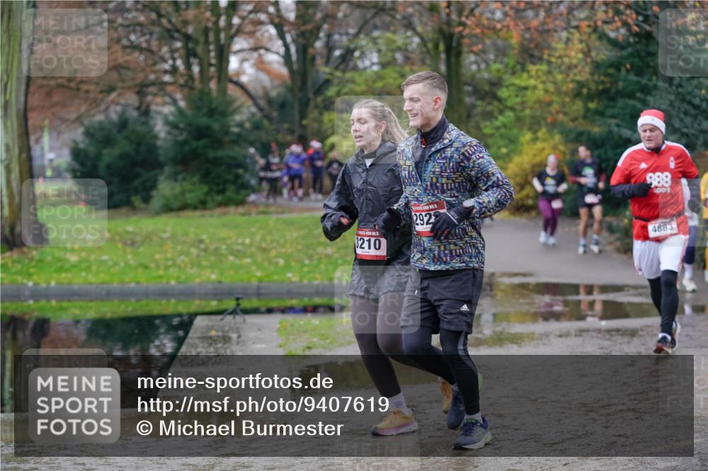 07.12.2025 - St. Pauli X-Mass-Run No. 15 Michael Burmester http://msf.ph/oto/9407619 07.12.2025 11:25:03 Laufen 5, 3210, 292, 988, 4883 meine-sportfotos.de
