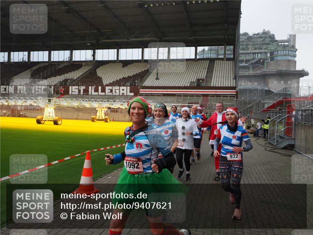 07.12.2025 - St. Pauli X-Mass-Run No. 15 Fabian Wolf http://msf.ph/oto/9407621 07.12.2025 11:05:52 Ziel 199, 298, 300, 659, 831, 924, 925, 927, 929, 932, 973, 1046, 1049, 1092, 1196, 1208, 1428, 1432, 1608, 2254, 2884, 3272, 3278 meine-sportfotos.de