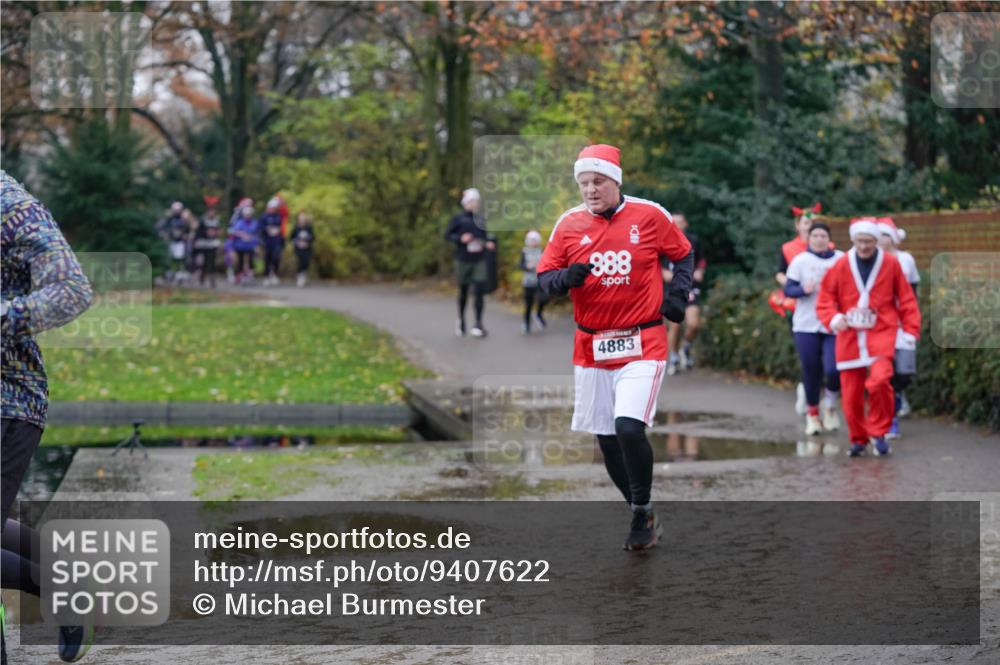 07.12.2025 - St. Pauli X-Mass-Run No. 15 Michael Burmester http://msf.ph/oto/9407622 07.12.2025 11:25:04 Laufen 888, 4883, 2120 meine-sportfotos.de
