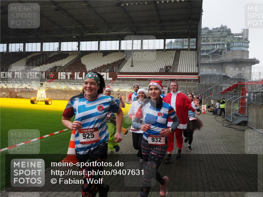 07.12.2025 - St. Pauli X-Mass-Run No. 15 Fabian Wolf http://msf.ph/oto/9407631 07.12.2025 11:05:52 Ziel 199, 298, 300, 659, 831, 924, 925, 927, 929, 932, 973, 1046, 1049, 1092, 1196, 1208, 1428, 1432, 1608, 2254, 2884, 3272, 3278 meine-sportfotos.de