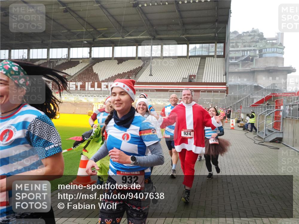 07.12.2025 - St. Pauli X-Mass-Run No. 15 Fabian Wolf http://msf.ph/oto/9407638 07.12.2025 11:05:53 Ziel 298, 300, 659, 831, 924, 925, 927, 929, 932, 973, 1092, 1196, 1208, 1428, 1432, 1608, 2254, 3272, 3278 meine-sportfotos.de
