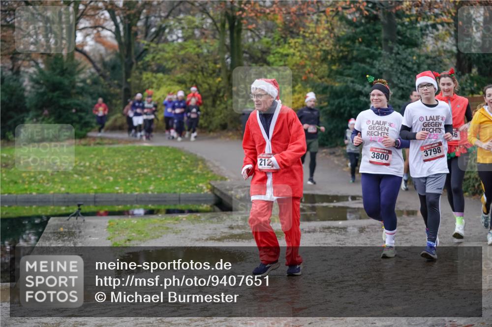 07.12.2025 - St. Pauli X-Mass-Run No. 15 Michael Burmester http://msf.ph/oto/9407651 07.12.2025 11:25:07 Laufen 6, 3798, 212, 3800 meine-sportfotos.de