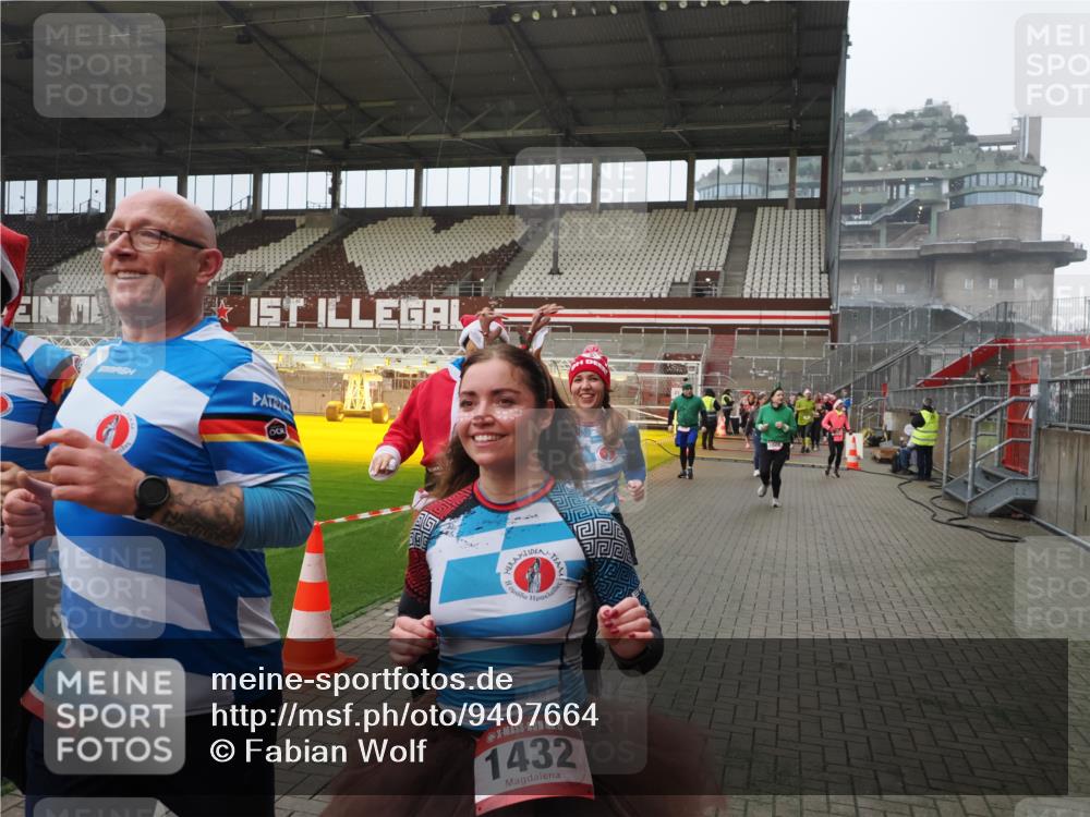 07.12.2025 - St. Pauli X-Mass-Run No. 15 Fabian Wolf http://msf.ph/oto/9407664 07.12.2025 11:05:54 Ziel 92, 298, 300, 659, 924, 925, 927, 929, 932, 973, 1025, 1092, 1196, 1208, 1428, 1432, 1608, 2254, 3272, 3278 meine-sportfotos.de