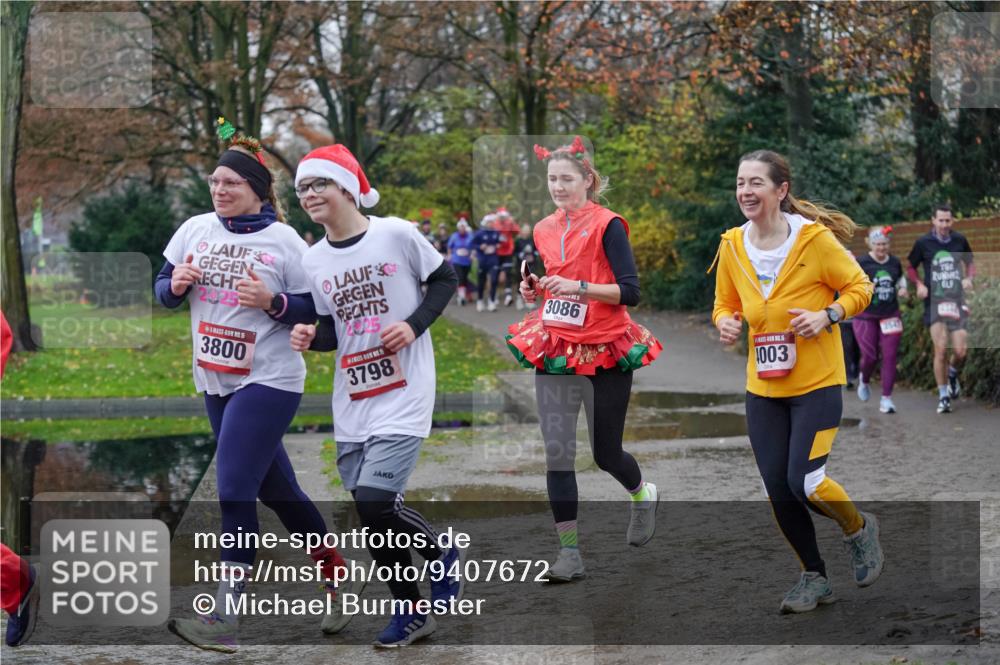 07.12.2025 - St. Pauli X-Mass-Run No. 15 Michael Burmester http://msf.ph/oto/9407672 07.12.2025 11:25:09 Laufen 2025, 15, 3800, 25, 15, 3798, 3086, 25, 61, 003 meine-sportfotos.de