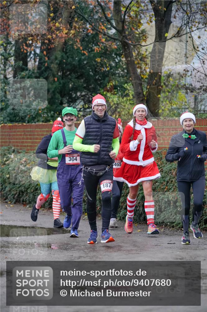 07.12.2025 - St. Pauli X-Mass-Run No. 15 Michael Burmester http://msf.ph/oto/9407680 07.12.2025 09:42:19 Laufen 304, 465, 187 meine-sportfotos.de