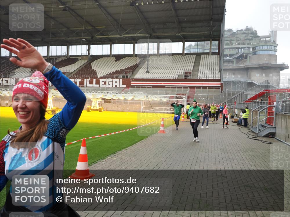 07.12.2025 - St. Pauli X-Mass-Run No. 15 Fabian Wolf http://msf.ph/oto/9407682 07.12.2025 11:05:56 Ziel 92, 298, 300, 659, 693, 924, 925, 927, 929, 932, 973, 1024, 1025, 1092, 1196, 1208, 1428, 1432, 1608, 1648, 2254, 3272, 3278 meine-sportfotos.de