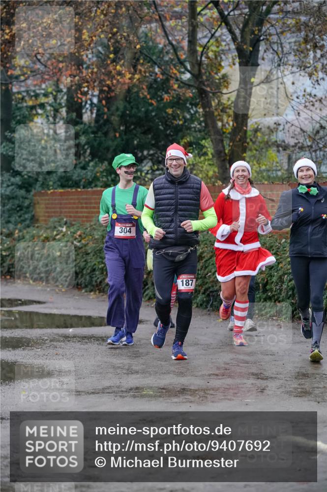 07.12.2025 - St. Pauli X-Mass-Run No. 15 Michael Burmester http://msf.ph/oto/9407692 07.12.2025 09:42:20 Laufen 304, 187 meine-sportfotos.de