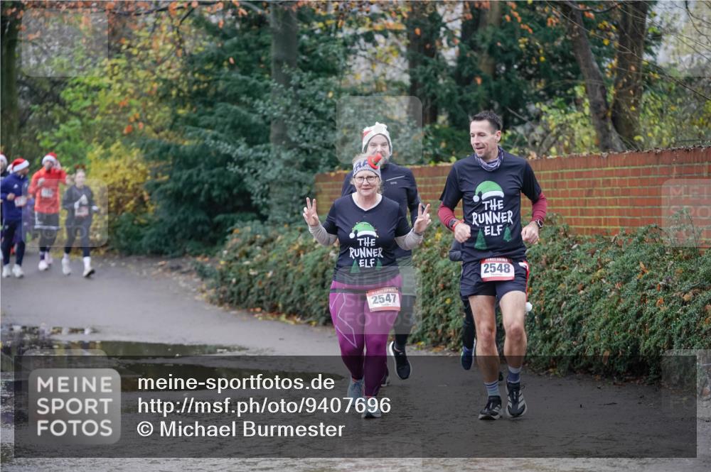 07.12.2025 - St. Pauli X-Mass-Run No. 15 Michael Burmester http://msf.ph/oto/9407696 07.12.2025 11:25:11 Laufen 2548, 2547 meine-sportfotos.de