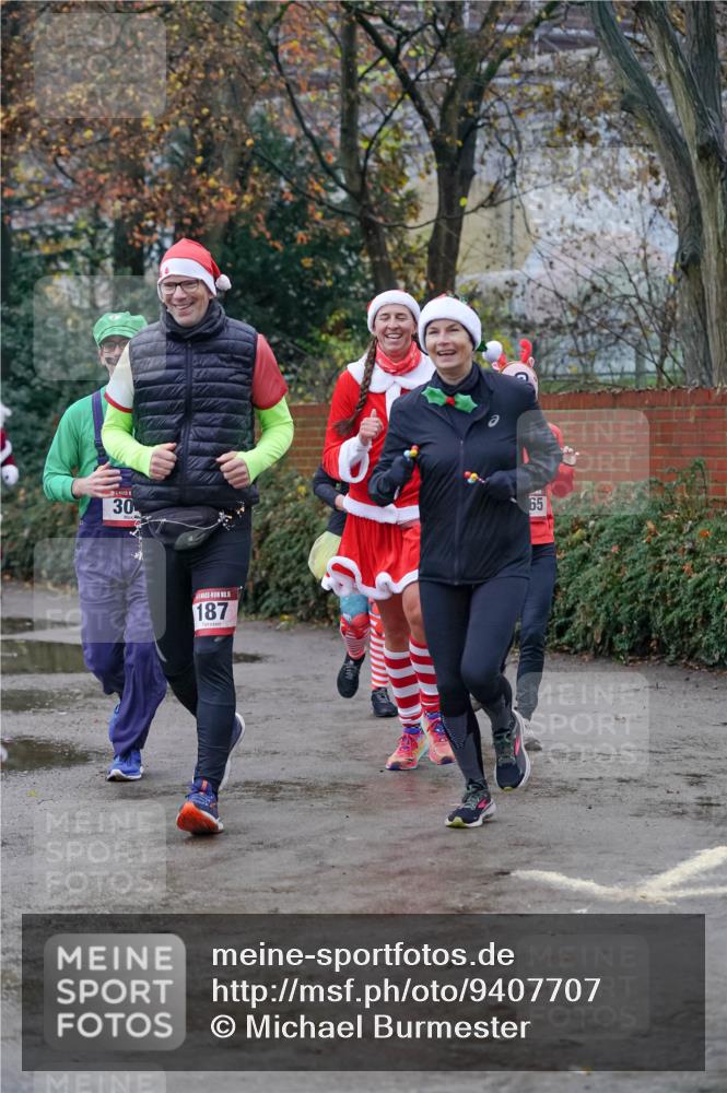07.12.2025 - St. Pauli X-Mass-Run No. 15 Michael Burmester http://msf.ph/oto/9407707 07.12.2025 09:42:21 Laufen 30, 5, 187, 65 meine-sportfotos.de