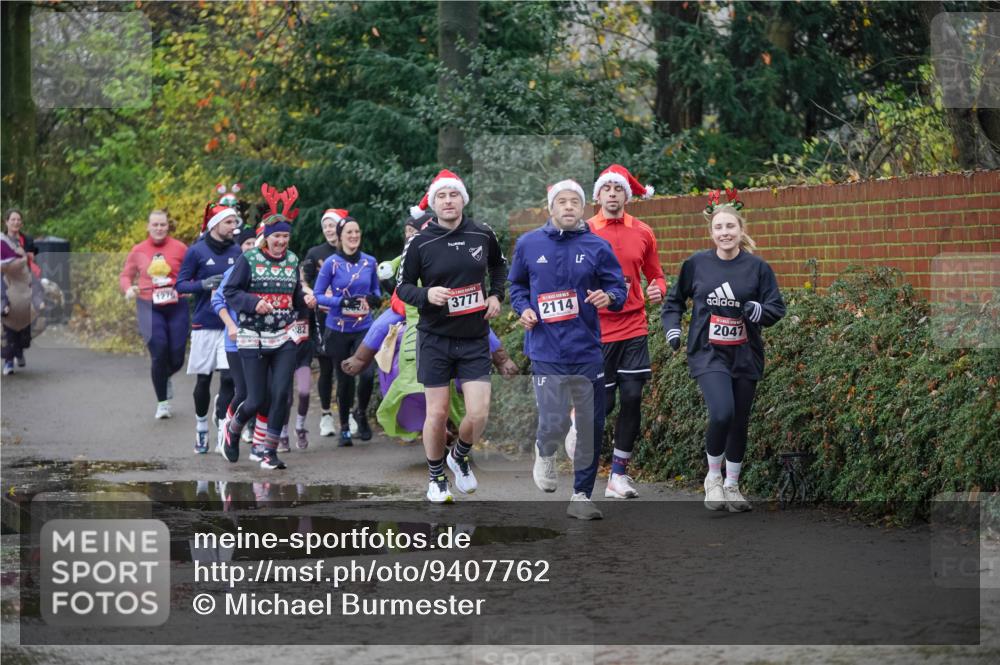 07.12.2025 - St. Pauli X-Mass-Run No. 15 Michael Burmester http://msf.ph/oto/9407762 07.12.2025 11:25:17 Laufen 1276, 82, 3777, 2114, 2047 meine-sportfotos.de