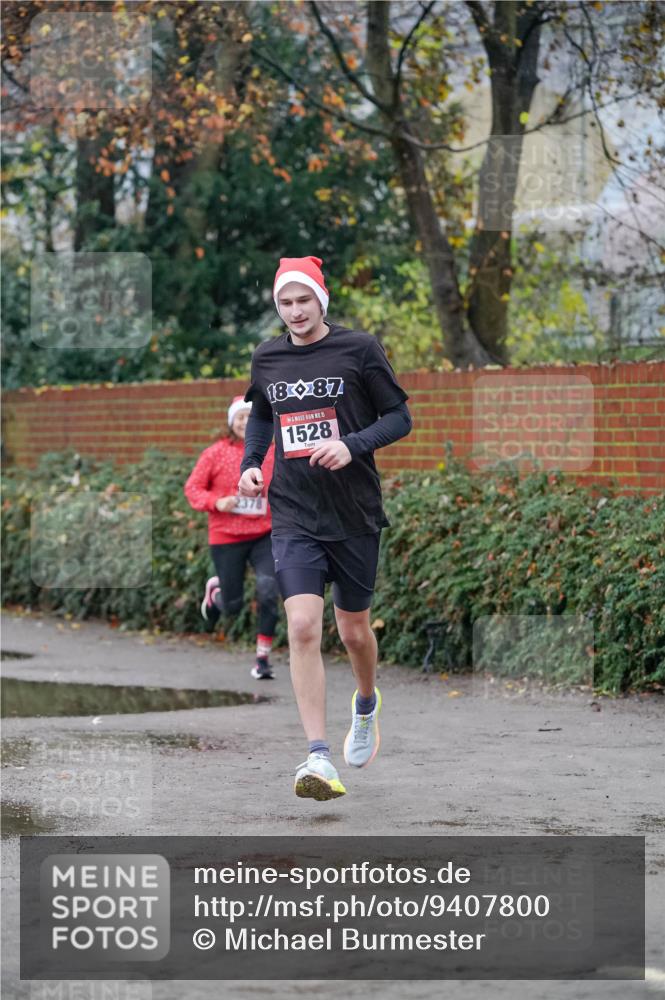 07.12.2025 - St. Pauli X-Mass-Run No. 15 Michael Burmester http://msf.ph/oto/9407800 07.12.2025 09:42:39 Laufen 2378, 1887, 15, 1528 meine-sportfotos.de