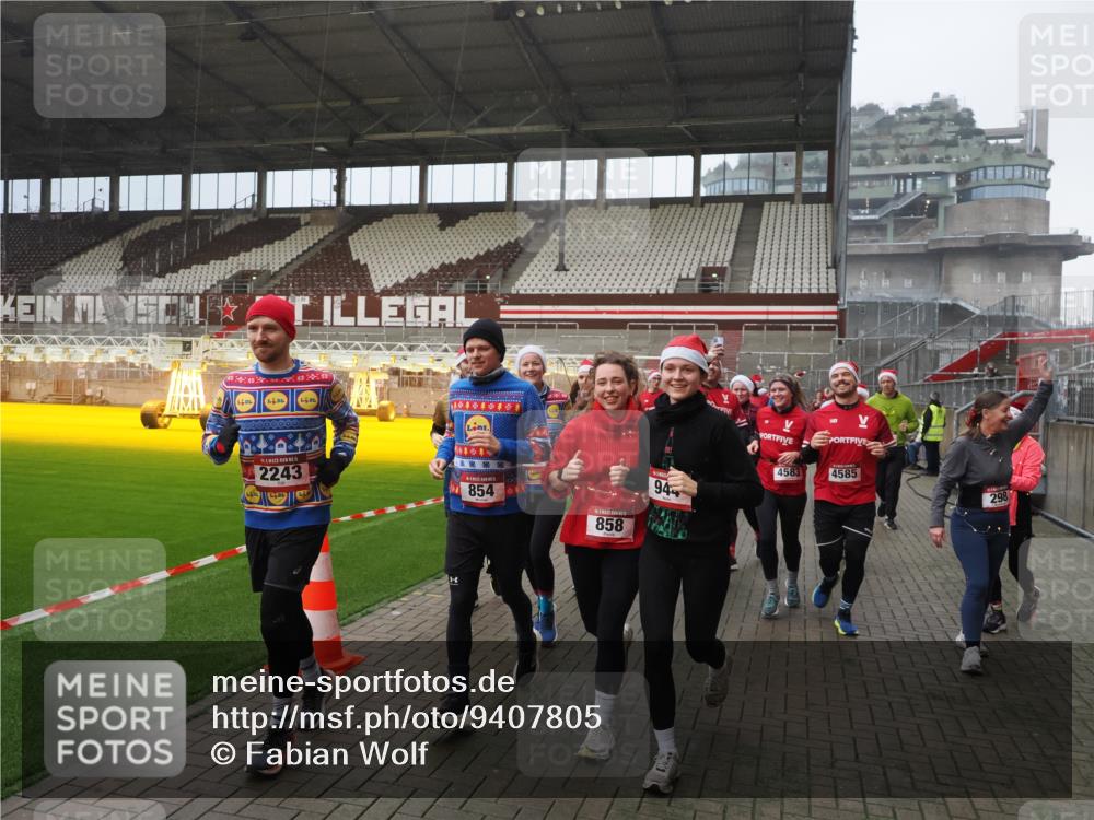 07.12.2025 - St. Pauli X-Mass-Run No. 15 Fabian Wolf http://msf.ph/oto/9407805 07.12.2025 11:06:08 Ziel 92, 204, 298, 300, 402, 403, 414, 556, 659, 693, 854, 858, 878, 920, 944, 1024, 1025, 1223, 1229, 1287, 1429, 1430, 1608, 1648, 2243, 2245, 4579, 4581, 4583, 4585, 4587 meine-sportfotos.de