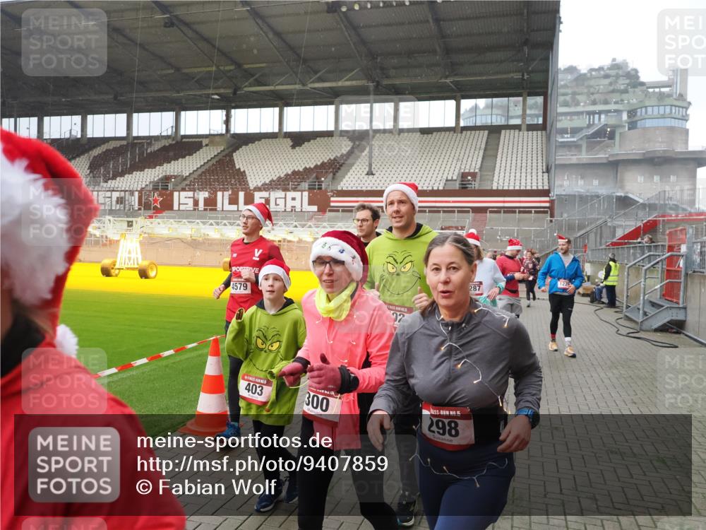 07.12.2025 - St. Pauli X-Mass-Run No. 15 Fabian Wolf http://msf.ph/oto/9407859 07.12.2025 11:06:11 Ziel 92, 204, 300, 402, 403, 414, 556, 659, 693, 854, 858, 878, 920, 944, 1024, 1025, 1223, 1229, 1287, 1403, 1429, 1430, 1648, 2243, 2245, 4579, 4581, 4583, 4585, 4587 meine-sportfotos.de