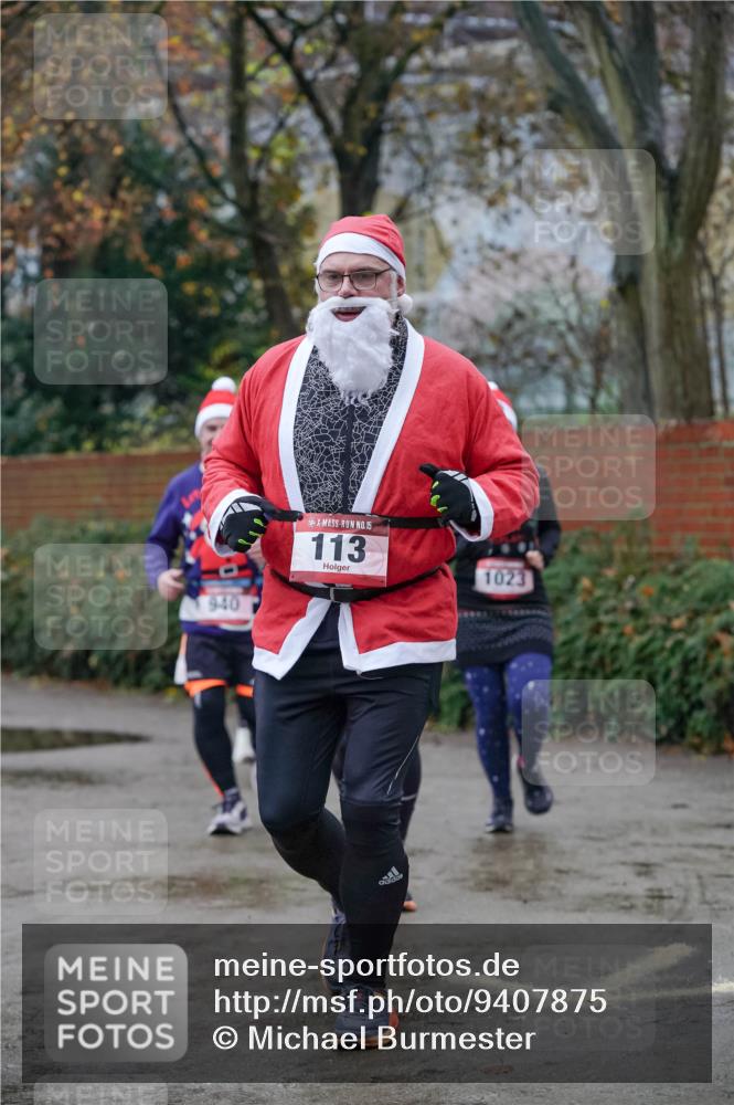 07.12.2025 - St. Pauli X-Mass-Run No. 15 Michael Burmester http://msf.ph/oto/9407875 07.12.2025 09:42:50 Laufen 940, 15, 113, 1023 meine-sportfotos.de
