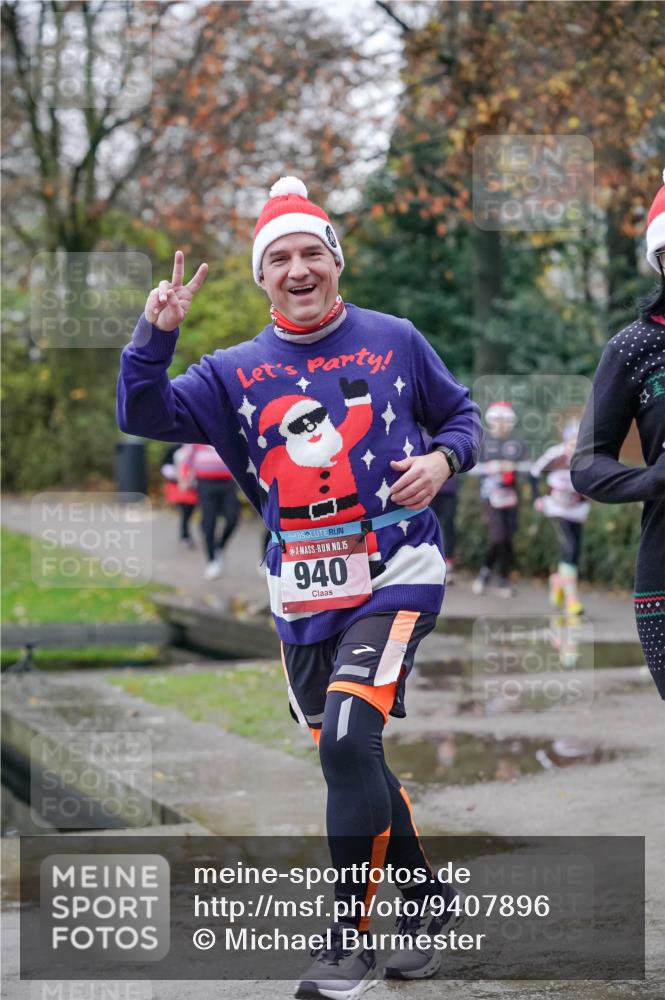 07.12.2025 - St. Pauli X-Mass-Run No. 15 Michael Burmester http://msf.ph/oto/9407896 07.12.2025 09:42:52 Laufen 15, 940 meine-sportfotos.de