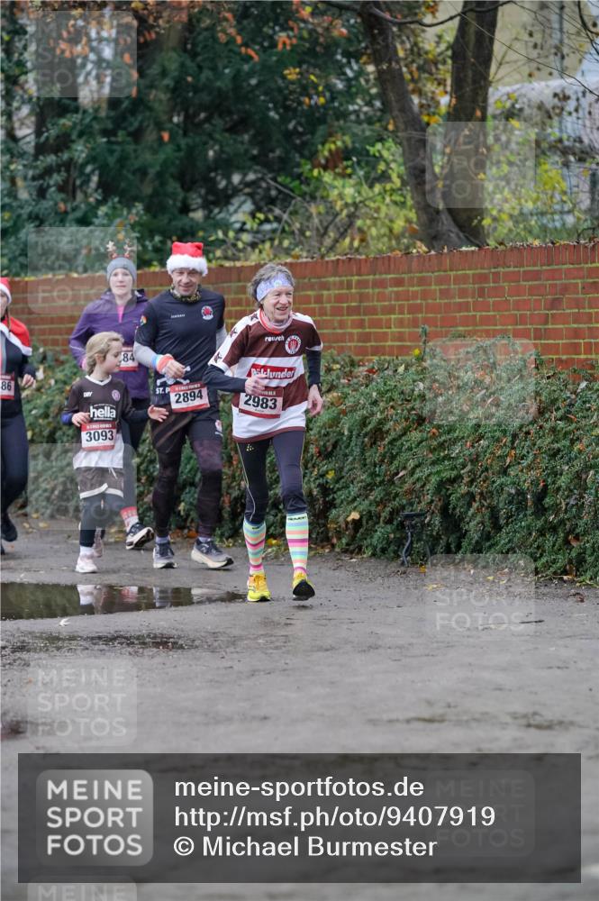 07.12.2025 - St. Pauli X-Mass-Run No. 15 Michael Burmester http://msf.ph/oto/9407919 07.12.2025 09:42:55 Laufen 84, 86, 3093, 2894, 2983 meine-sportfotos.de