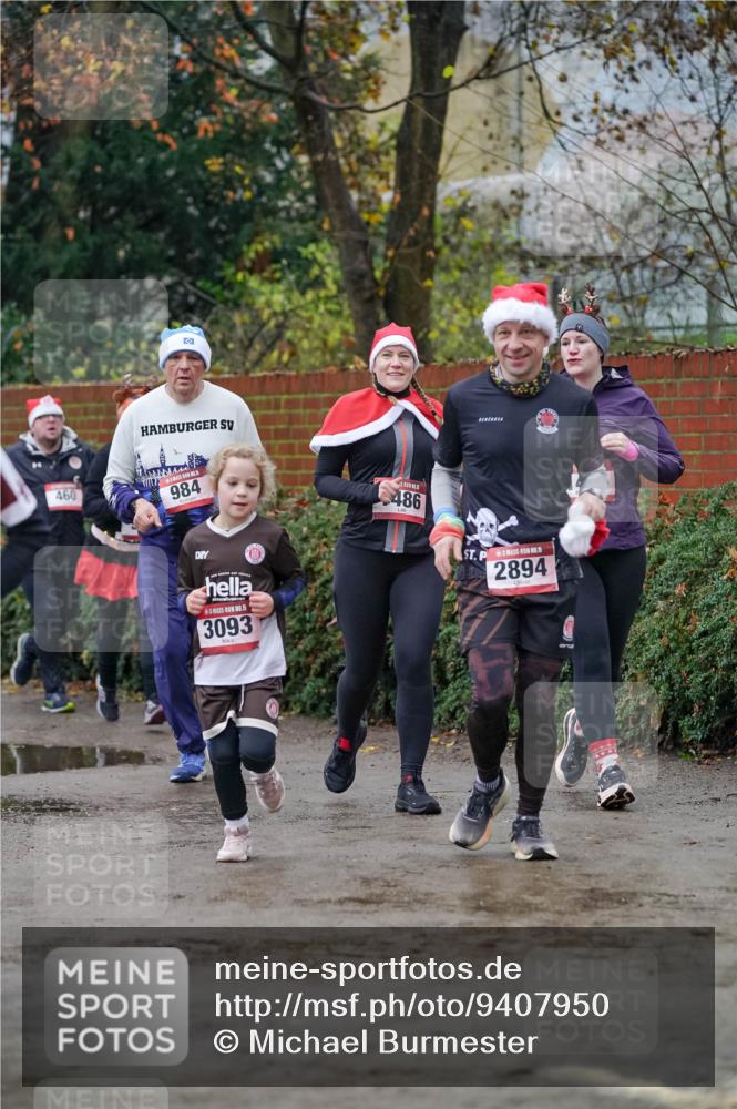 07.12.2025 - St. Pauli X-Mass-Run No. 15 Michael Burmester http://msf.ph/oto/9407950 07.12.2025 09:42:58 Laufen 460, 984, 5, 3093, 486, 2894 meine-sportfotos.de