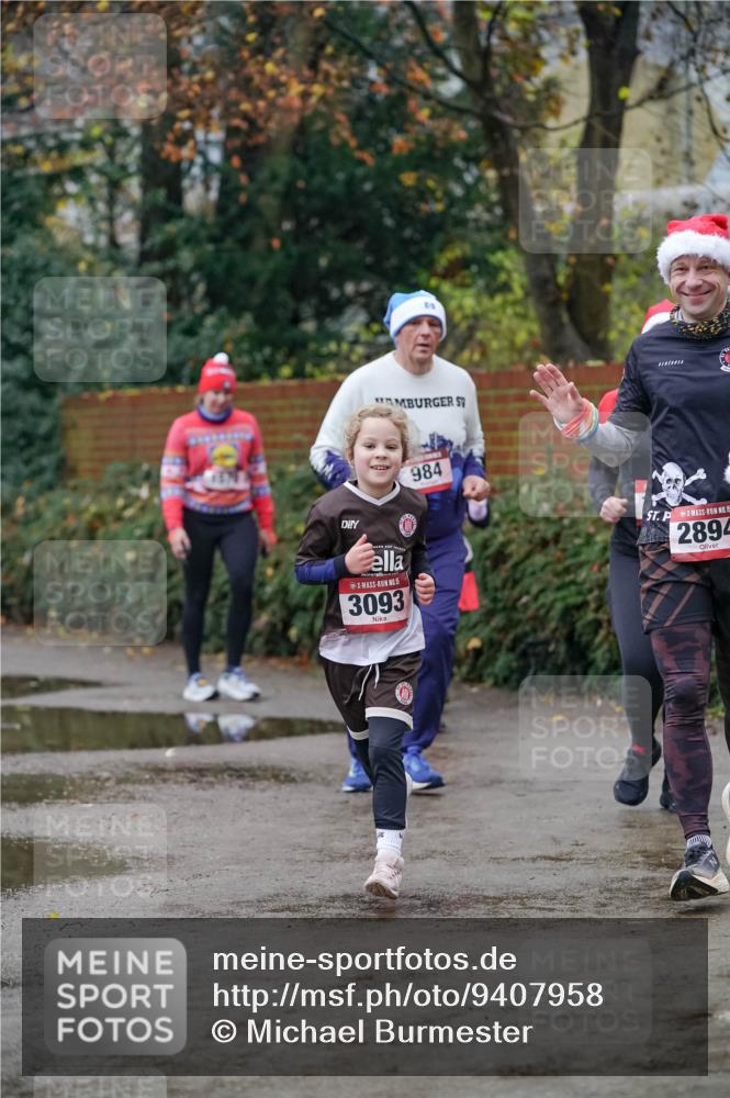 07.12.2025 - St. Pauli X-Mass-Run No. 15 Michael Burmester http://msf.ph/oto/9407958 07.12.2025 09:42:59 Laufen 5, 3093, 984, 15, 2894 meine-sportfotos.de