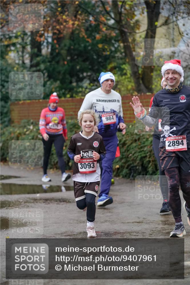07.12.2025 - St. Pauli X-Mass-Run No. 15 Michael Burmester http://msf.ph/oto/9407961 07.12.2025 09:42:59 Laufen 15, 3093, 984, 15, 2894 meine-sportfotos.de