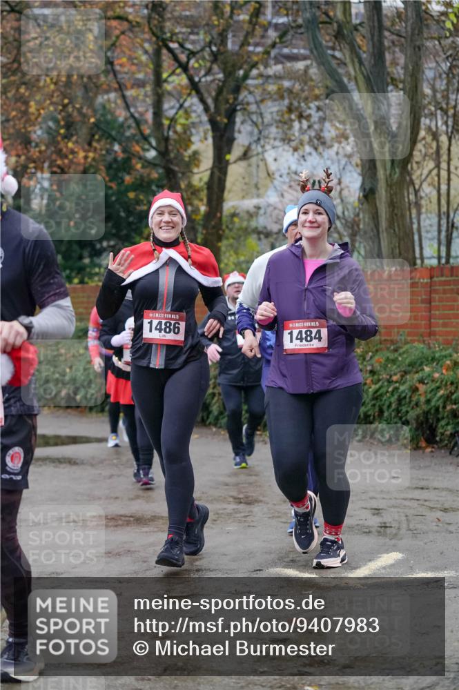 07.12.2025 - St. Pauli X-Mass-Run No. 15 Michael Burmester http://msf.ph/oto/9407983 07.12.2025 09:43:01 Laufen 926, 15, 1486, 15, 1484 meine-sportfotos.de