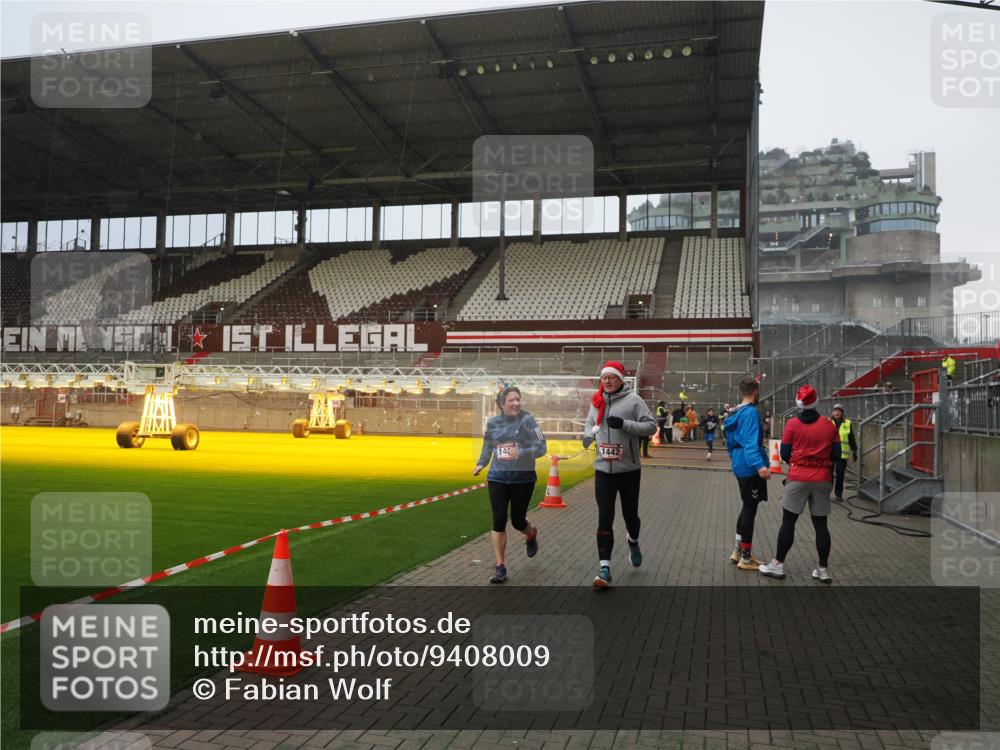 07.12.2025 - St. Pauli X-Mass-Run No. 15 Fabian Wolf http://msf.ph/oto/9408009 07.12.2025 11:06:26 Ziel 204, 414, 474, 486, 1403, 1440, 1442, 1556, 1564 meine-sportfotos.de