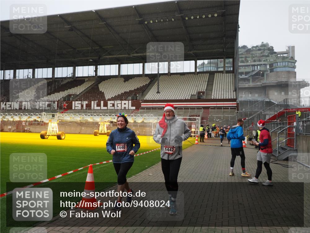 07.12.2025 - St. Pauli X-Mass-Run No. 15 Fabian Wolf http://msf.ph/oto/9408024 07.12.2025 11:06:27 Ziel 204, 414, 474, 486, 1403, 1440, 1442, 1556, 1564 meine-sportfotos.de