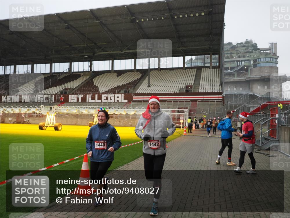 07.12.2025 - St. Pauli X-Mass-Run No. 15 Fabian Wolf http://msf.ph/oto/9408027 07.12.2025 11:06:27 Ziel 204, 414, 474, 486, 1403, 1440, 1442, 1556, 1564 meine-sportfotos.de