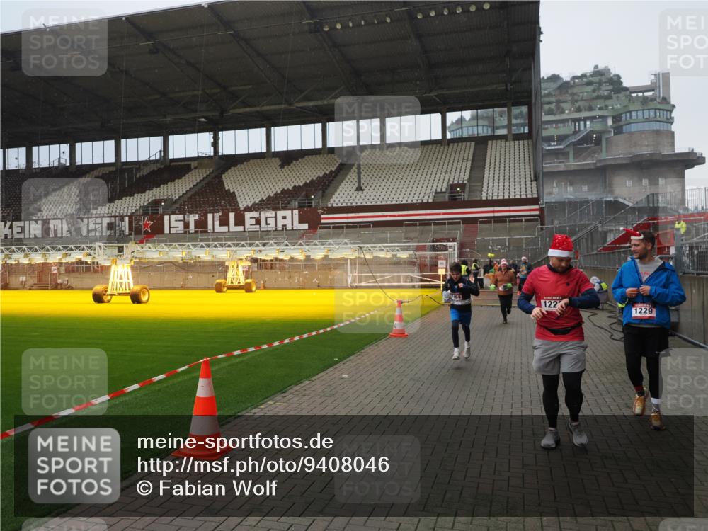 07.12.2025 - St. Pauli X-Mass-Run No. 15 Fabian Wolf http://msf.ph/oto/9408046 07.12.2025 11:06:30 Ziel 474, 486, 1285, 1286, 1403, 1440, 1442, 1556, 1564 meine-sportfotos.de