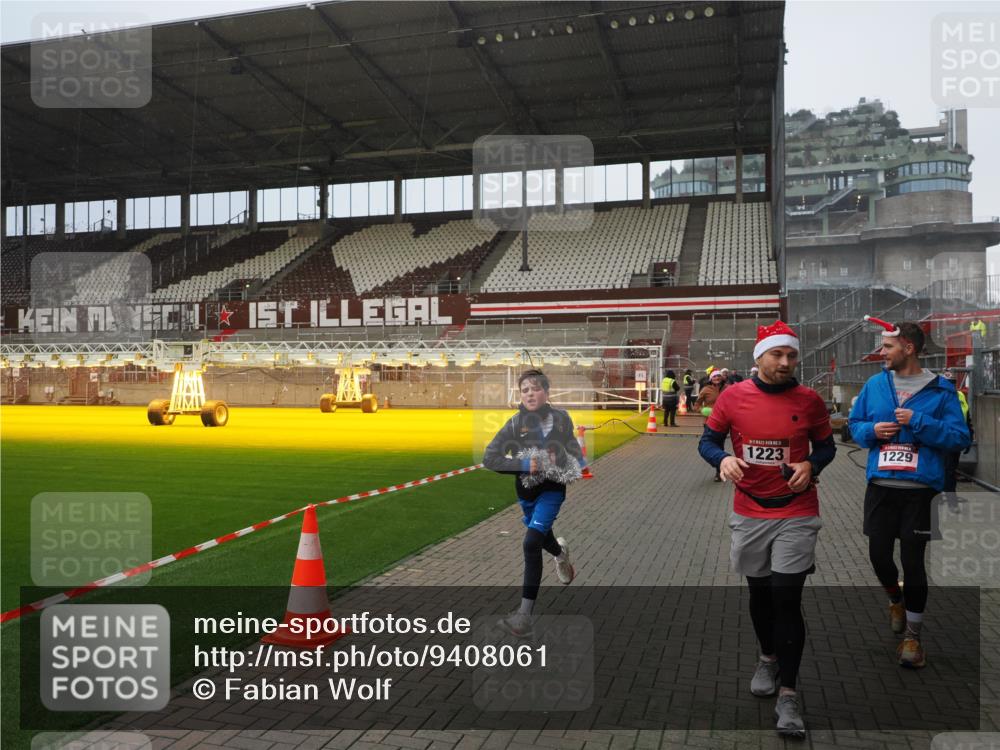 07.12.2025 - St. Pauli X-Mass-Run No. 15 Fabian Wolf http://msf.ph/oto/9408061 07.12.2025 11:06:31 Ziel 474, 486, 565, 1285, 1286, 1403, 1440, 1442, 1556, 1564 meine-sportfotos.de