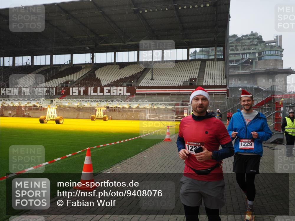 07.12.2025 - St. Pauli X-Mass-Run No. 15 Fabian Wolf http://msf.ph/oto/9408076 07.12.2025 11:06:32 Ziel 474, 486, 565, 1285, 1286, 1440, 1442, 1556, 1564 meine-sportfotos.de