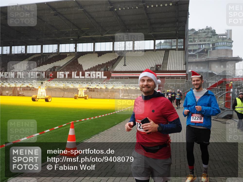 07.12.2025 - St. Pauli X-Mass-Run No. 15 Fabian Wolf http://msf.ph/oto/9408079 07.12.2025 11:06:32 Ziel 474, 486, 565, 1285, 1286, 1440, 1442, 1556, 1564 meine-sportfotos.de