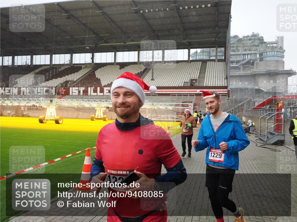 07.12.2025 - St. Pauli X-Mass-Run No. 15 Fabian Wolf http://msf.ph/oto/9408085 07.12.2025 11:06:33 Ziel 359, 382, 474, 486, 565, 1285, 1286, 1440, 1442, 1556, 1564 meine-sportfotos.de
